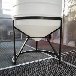 Емкость ФМ 500 л под плотность до 1,5 г/см3 белая в обрешетке