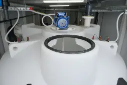 Емкость ЦКТ 3000 л с патрубком 110мм под плотность до 1,2 г/см3 белая в обрешетке с лестницей