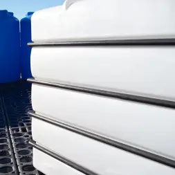 Емкость K 3000л под плотность до 1.5 г/см3 белая в обрешетке